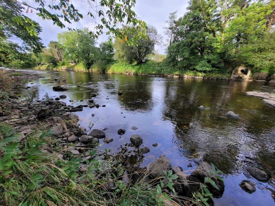 Riverside Bungalow - Direct River Access! Ystradgynlais 外观 照片