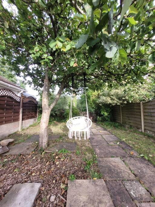 Riverside Bungalow - Direct River Access! Ystradgynlais 外观 照片