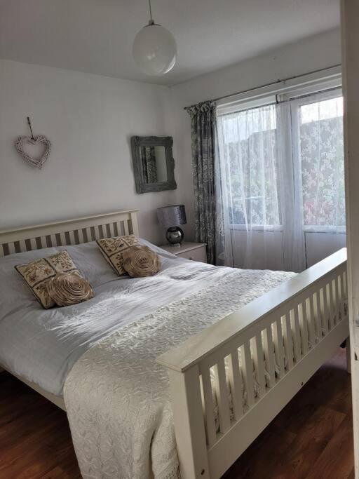 Riverside Bungalow - Direct River Access! Ystradgynlais 外观 照片