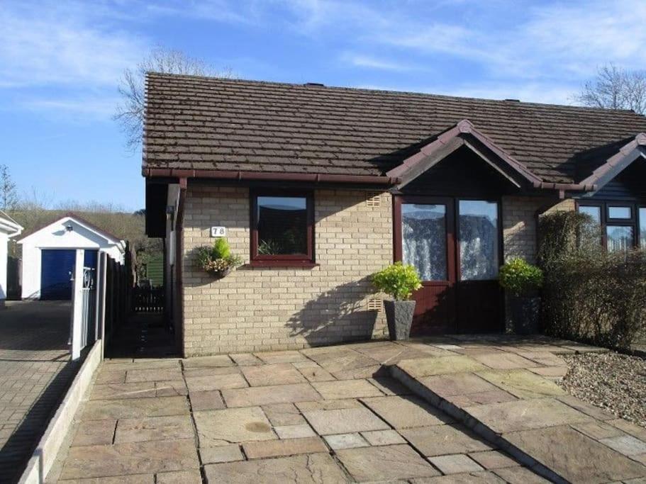 Riverside Bungalow - Direct River Access! Ystradgynlais 外观 照片