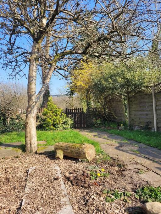 Riverside Bungalow - Direct River Access! Ystradgynlais 外观 照片
