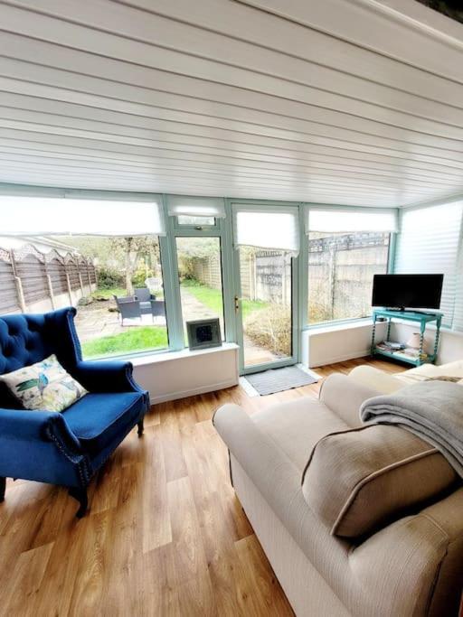 Riverside Bungalow - Direct River Access! Ystradgynlais 外观 照片