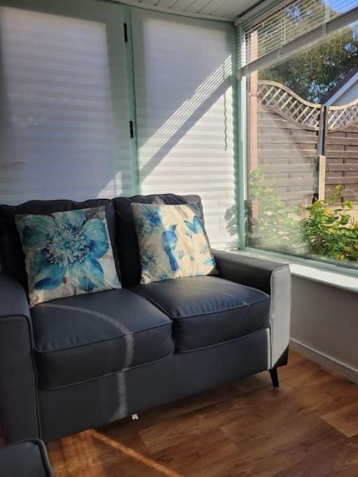 Riverside Bungalow - Direct River Access! Ystradgynlais 外观 照片
