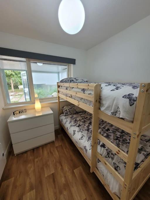 Riverside Bungalow - Direct River Access! Ystradgynlais 外观 照片